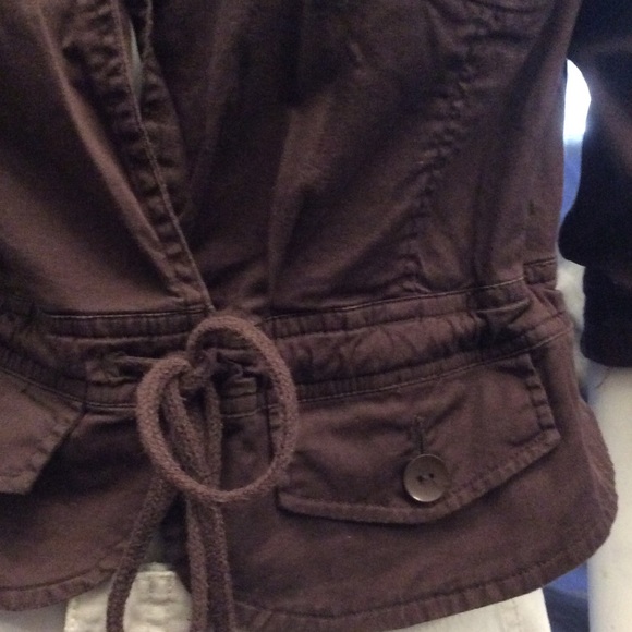 Brown Le Chateaux cropped cotton 1/2 sleeve jacket - Picture 7 of 13